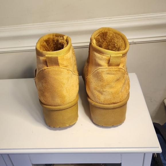 SOLD) NWOT🌟 Platform Boots - Picture 4 of 9